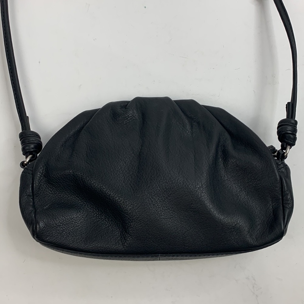 Vintage Leather Shoulder Crossbody bag Black Lined Pockets Zip Magnetic closure